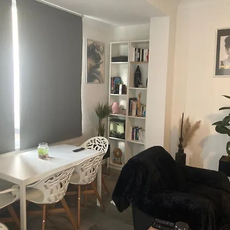 Le Bon Berger Apartment *